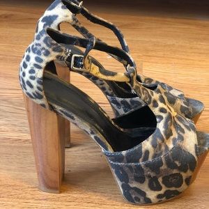Jessica Simpson Wooden heel platform open toe shoe